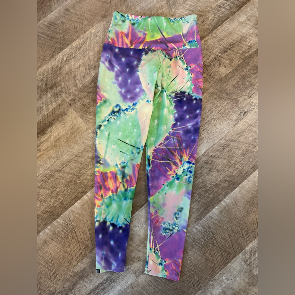 Onzie NWT high rise midi length athletic leggings, SMALL